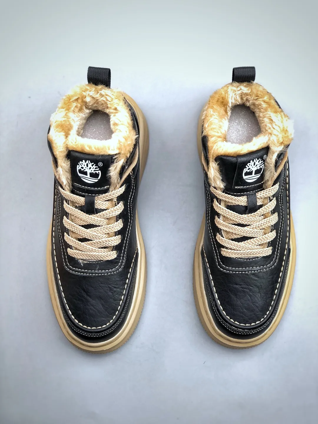 Local pick-up💰 520 supports store Timberland/Timberland classic 25ss new mid-high top (plus velvet) Classic re-engineered brand new upgrade Guangdong factory quality Original box original packaging The fabric is made of Italian top frosted cowhide with anti-odor and anti-corrosion genuine leather latex insoles to give you a perfect wearing experience High-quality and durable, a must-have for sportsmen Specially designed to treat the unsightly High-quality feet with first-class feel Exclusive supply Official item number: TB23066 Size: 39 40 41 42 43 44